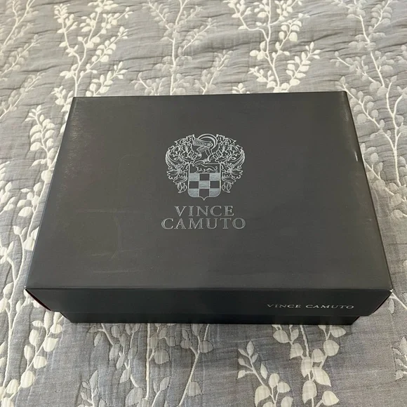 Shoes/ Heels/ Pumps, brand Vince Camuto, size 10, color black - Picture 15 of 15